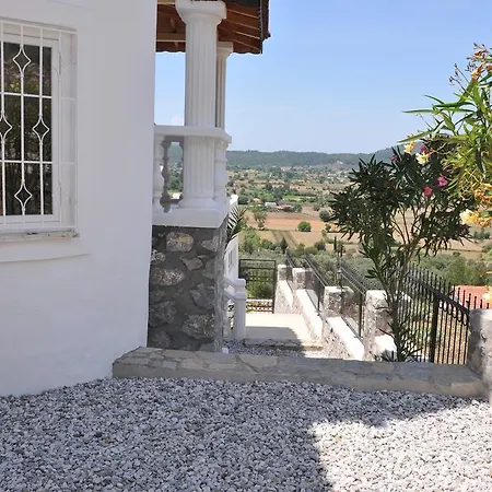 Yasemin 1 Holiday home *
